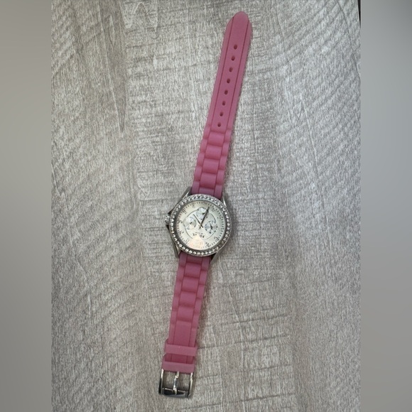 Fossil Pink Watch with Silver Details - Picture 5 of 9